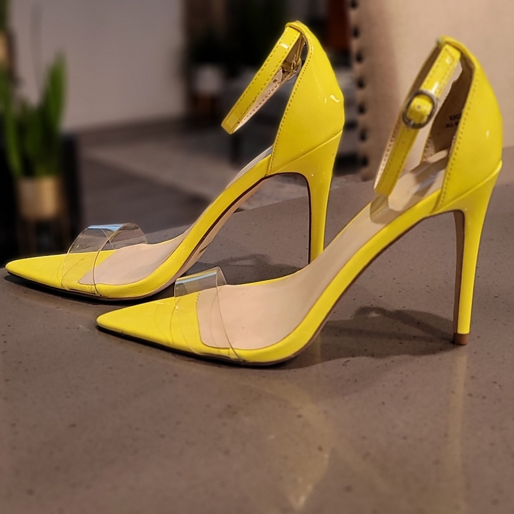 NEON YELLOW HEELS - Size 8 - $15